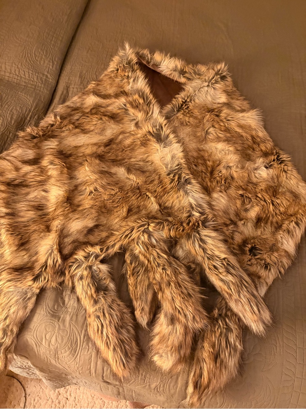 NWOT Luxurious Coyote Faux Fur Stole